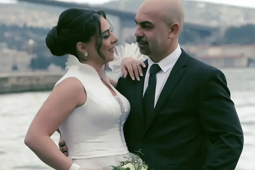 عروس و داماد با پسزمینهٔ پل بسفر